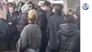 Մետրոպոլիտենի աշխատանքի խափանման պատճառով մետրոյի կայարաններում մեծ կուտակումներ են. տաքսու գները շեշտակի աճել են