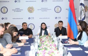 Մարդու իրավունքների պաշտպանը հանդիպել է անհետ կորած անձանց հարազատների հետ