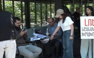 Ինչ է կատարվում նախագահականի մոտ