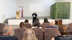 «Նուբարաշեն» ՔԿՀ-ում ցմահ դատապարտվածը ներկայացրել է իր «Հետախուզություն» գիրքը